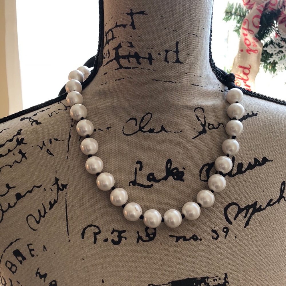 White beaded necklace with silk tie